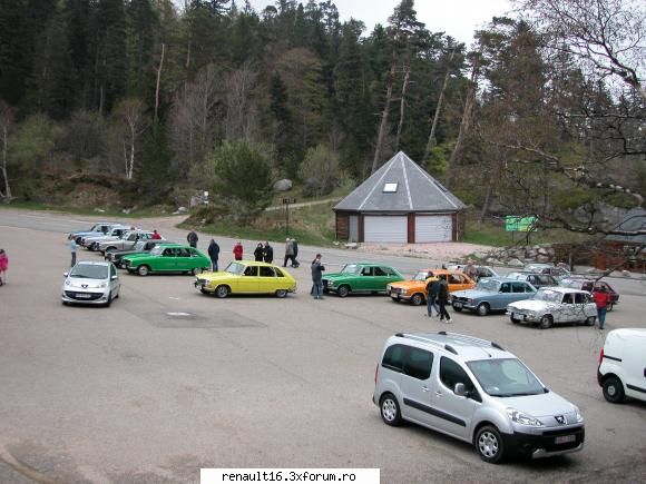 foto de la cea de-a iv- a intalnire europeana  de renault � alsacia - franta -must r 16 15-16 mai