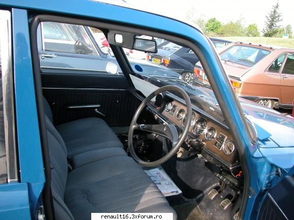 foto de la cea de-a iv- a intalnire europeana  de renault � alsacia - franta -must r 16 15-16 mai