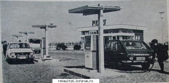 o poza din revista autoturism in care se vede un r16 alimentand intr-o statie peco r16 in reclame si